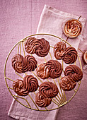 Sables Viennois (piped biscuits) with chocolate