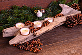 DIY-Kerzenhalter aus Treibholz, weihnachtlich dekoriert