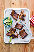 Sticky Barbecue Ribs mit Limette