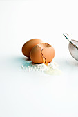 Eier und Mehl als Zutaten für Schmarrn