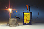 Sodium metal conducts electricity