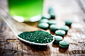 Food supplements of green and spirulina algae