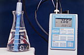 pH meter measuring pH of methanoic acid