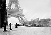 Eiffel Tower and wireless station, France, 1914-1915