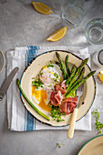 Green asparagus with poached egg and parma ham