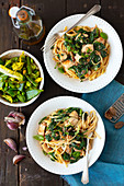 Pasta with chicken and spinach