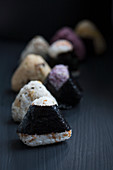 Verschiedene Onigiri (Reisbällchen, Japan)