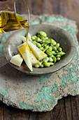 Broad beans and pecorino with olive oil