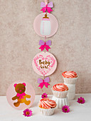 Cupcakes mit Quarkcreme für eine Babyparty
