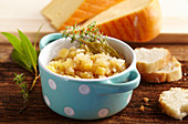 Savory quince chutney with white bread and thyme