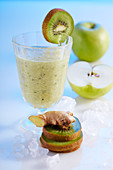 Apple and ginger smoothies with kiwi and cucumber