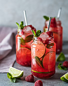 Cocktails with raspberries, lime and mint