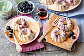 Mini cheesecakes with white beans and blueberries