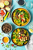 Curry mit Brokkoli, Spinat, schwarzen Linsen und Tofu