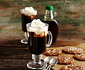 Brunswick Coffee mit kanadischem Whisky und Ahornsirup, dazu Chocolate Chip Cookies