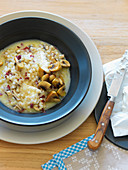 Barley risotto with mushrooms, onion and ricotta