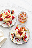 Rice pudding cream with honey, pomegranate and figs