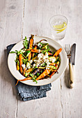Gebratener Karotten-Linsen-Salat mit Rucola