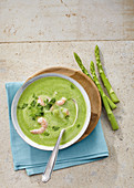 Foamy asparagus soup with prawns