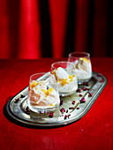 Lychee-Himbeer-Eis mit Rosenwasser