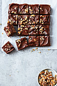 Schokoladen-Walnuss-Mikrowellen-Brownies mit Baileys