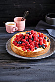 Cheesecake with white chocolate and fresh berries (low carb)