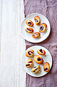 Friands mit gebräunter Butter und Kirschen