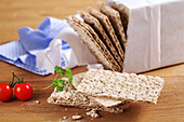 Amaranth crispbreads, with and without sesame seeds