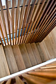 Treppenhaus mit Holzsprossen