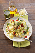 Linguine with pesto and dried tomatoes