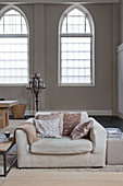 Living room in shades of cream with arched lattice windows