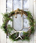 DIY Christmas wreath with fir branches and an antler