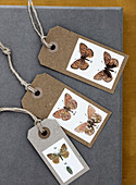 Geschenkanhänger aus Papier mit Schmetterling-Motiv