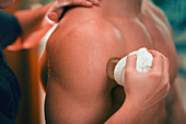 Cryo massage for shoulder pain