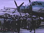 Aircraft and crew for Hiroshima mission, 1945