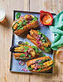 Backfisch-Hotdogs mit Sriracha-Mayonnaise