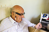 Man using assistive reading device