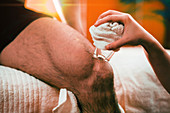 Cryo massage for knee pain