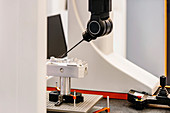 Precision measuring machine