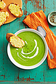 Pea soup with cheesy toast