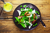 Pea salad with fennel and dates
