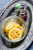 Kandierte Zitronen mit Ahornsirup