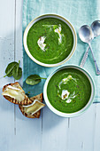 Fresh spinach and pea soup with camembert toasts