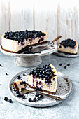 Blueberries cheesecake with ruby chocolate