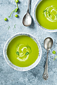 Pea soup with cream