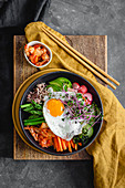 Bibimbap mit Kimchi (Korea)