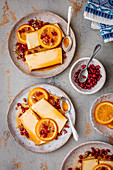 Crème Caramel mit Orangen und Granatapfelkernen