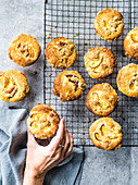 Vegane Pfirsich-Cobbler-Muffins