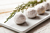 Kourambiedes – Greek Christmas sweets