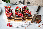 Gâteau Opéra with berries